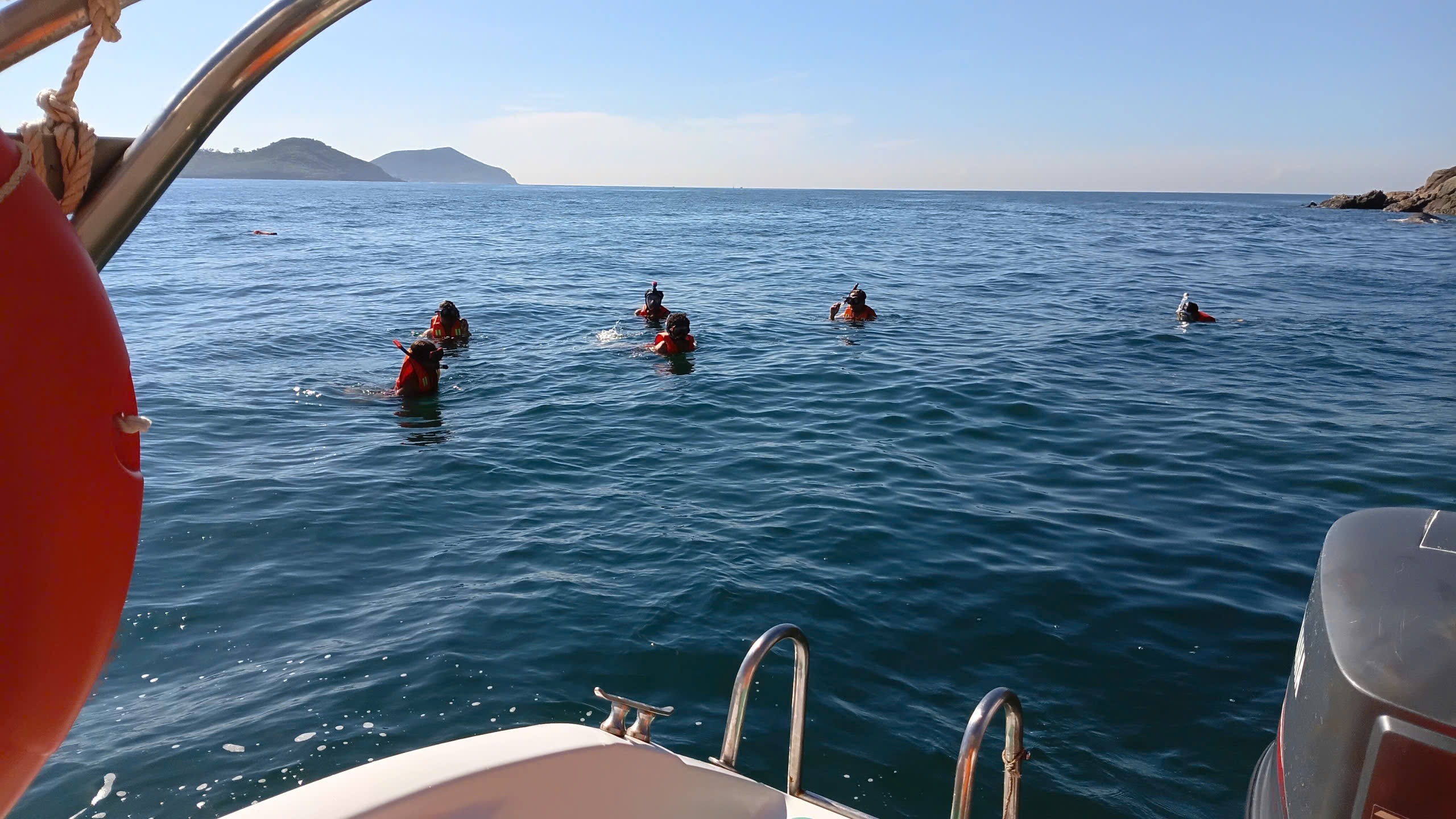 nha-trang-no-crowd-private-snorkeling-tour-sea-swimming